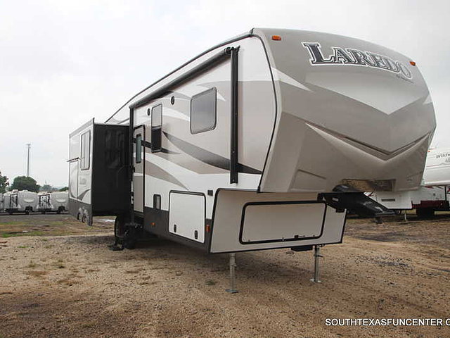 2016 Keystone Laredo Photo