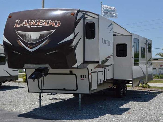 2015 Keystone Laredo Photo