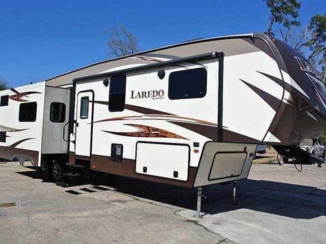 2015 Keystone Laredo Photo
