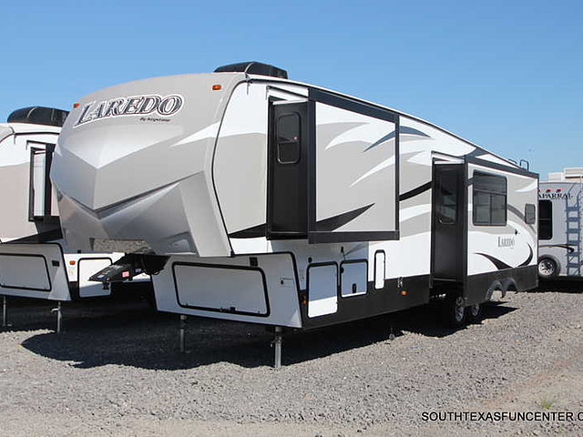 2015 Keystone Laredo Photo