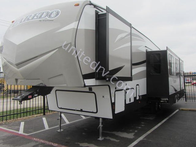 2015 Keystone Laredo Photo