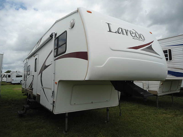 2006 Keystone Laredo Photo