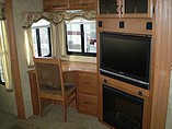 2009 Keystone Montana Photo #8