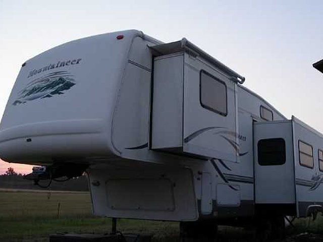 2003 Keystone Montana Photo