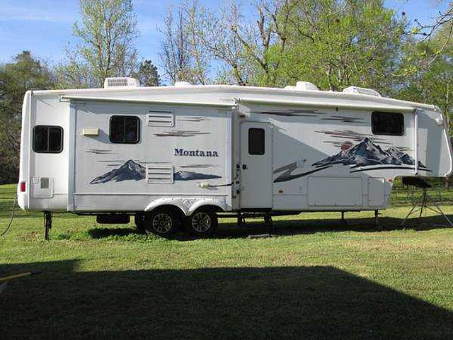 2006 Keystone Montana Photo