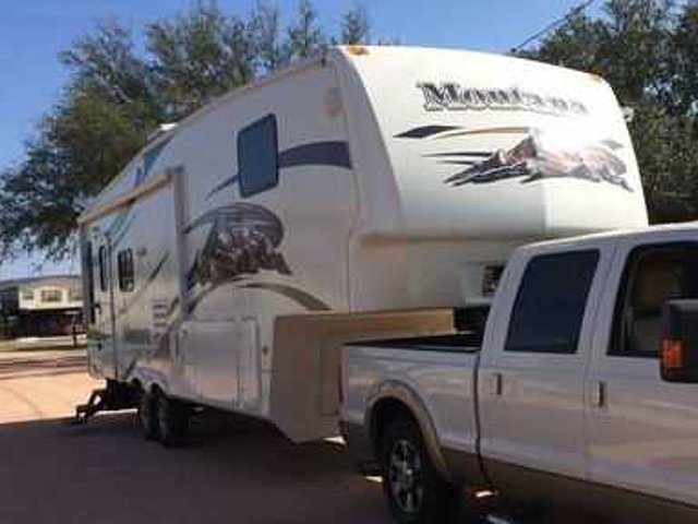 2009 Keystone Montana Photo