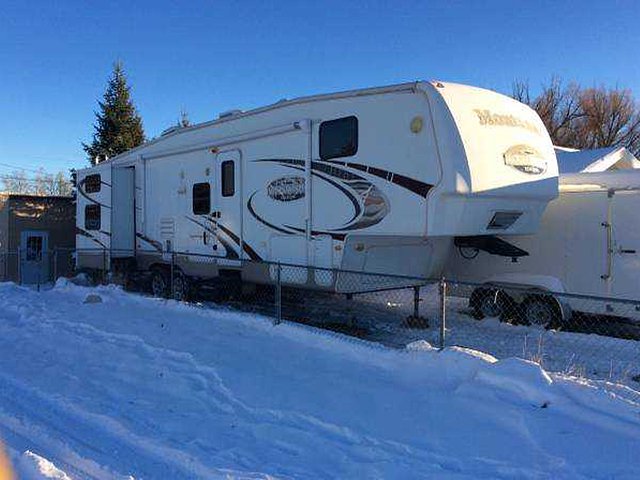 2009 Keystone Montana Photo