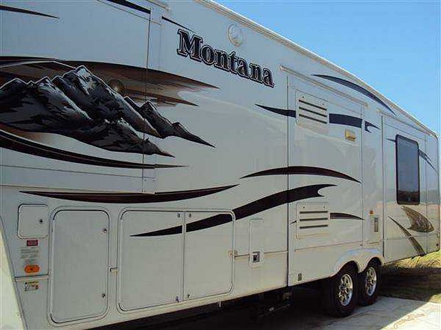 2010 Keystone Montana Photo