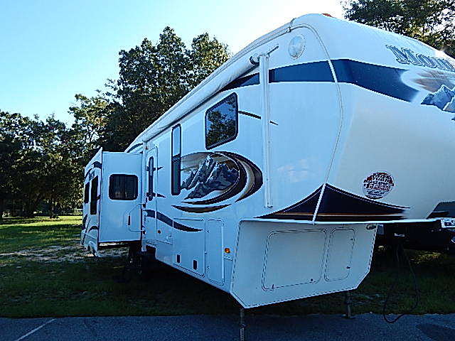 2011 Keystone Montana Photo