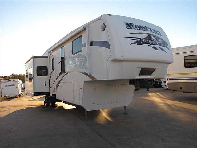 2009 Keystone Montana Photo