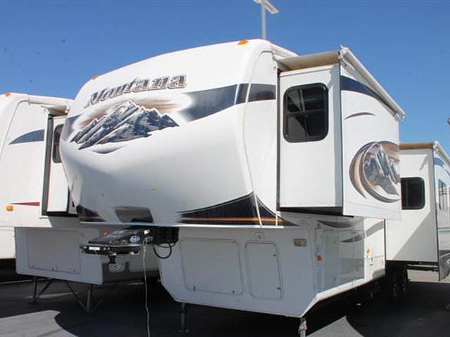 2010 Keystone Montana Photo