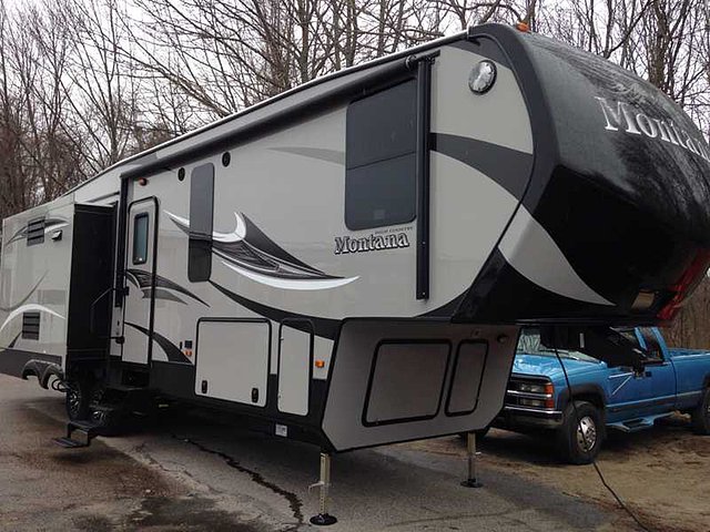 2015 Keystone Montana Photo