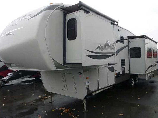 2011 Keystone Montana Photo