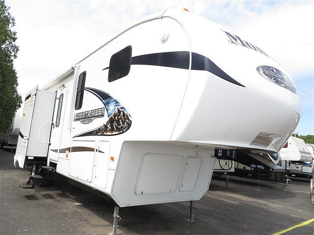 2011 Keystone Montana Photo
