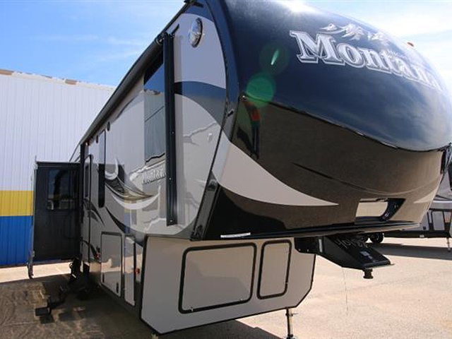 2016 Keystone Montana Photo