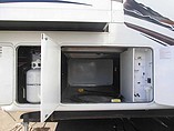 2009 Keystone Montana Photo #9