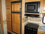 2005 Keystone Montana Photo #8