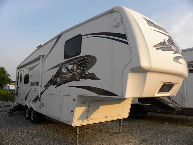 2007 Keystone Montana Photo