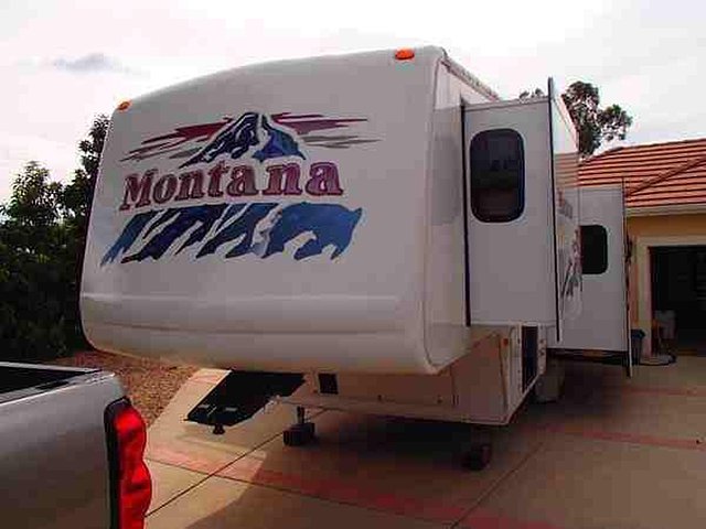 2004 Keystone Montana Photo