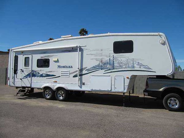 2005 Keystone Montana Photo