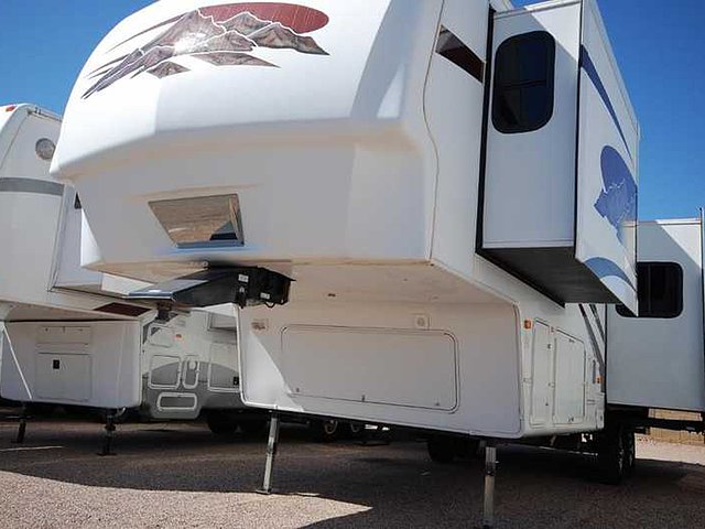 2008 Keystone Montana Photo