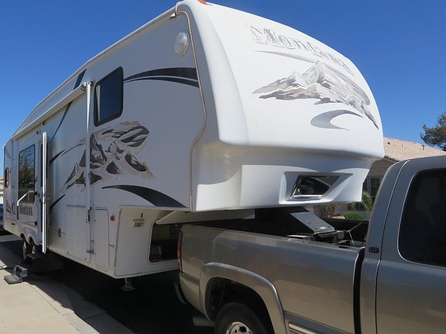 2007 Keystone Montana Photo