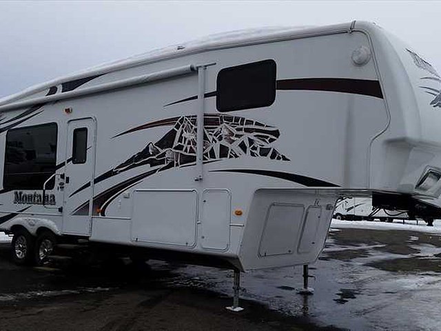 2008 Keystone Montana Photo