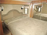 2008 Keystone Montana Photo #9