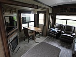 2016 Keystone Montana Photo #9