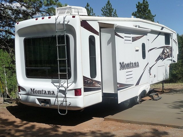 2007 Keystone Montana Photo