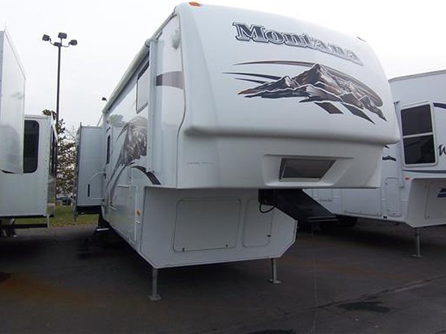 2009 Keystone Montana Photo