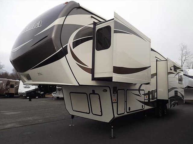 2015 Keystone Montana Photo