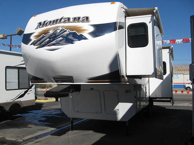 2010 Keystone Montana Photo