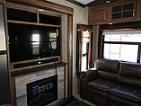 2016 Keystone Montana Photo #8