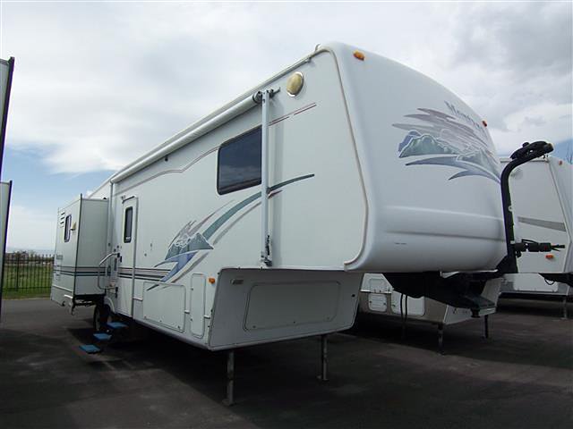 2001 Keystone Montana Photo