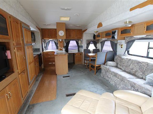 2003 Keystone Montana Photo