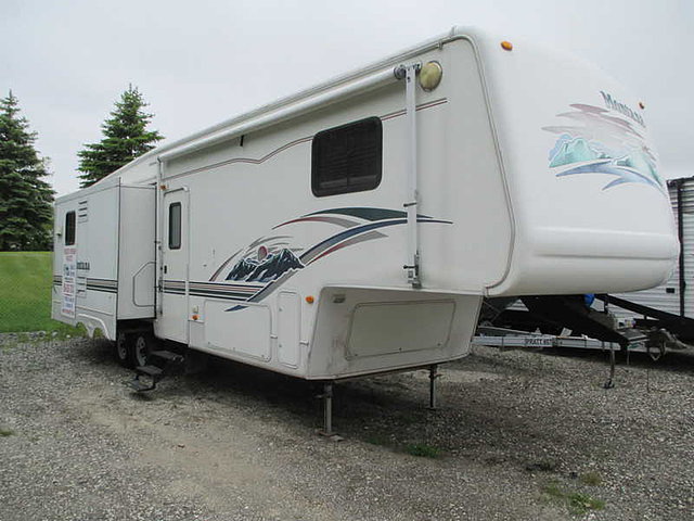 2002 Keystone Montana Photo