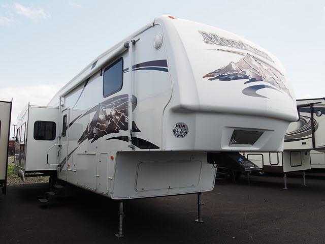 2007 Keystone Montana Photo