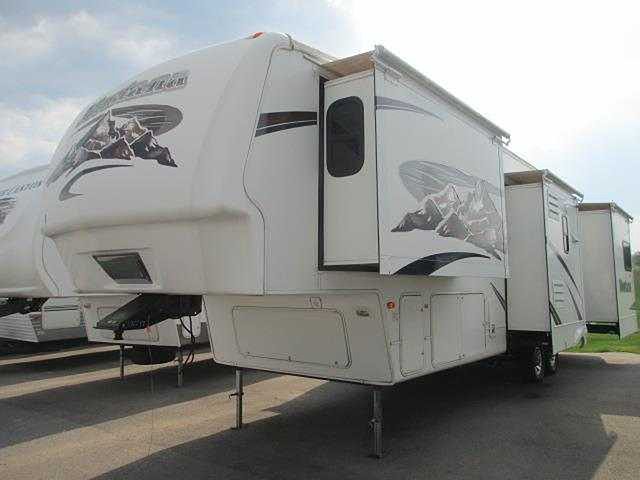 2007 Keystone Montana Photo