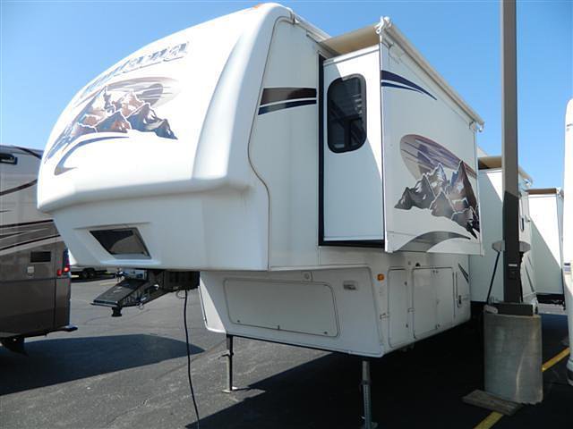 2007 Keystone Montana Photo