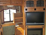 2009 Keystone Montana Photo #9