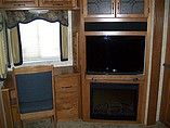 2009 Keystone Montana Photo #4