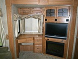 2009 Keystone Montana Photo #7