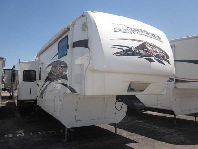 2009 Keystone Montana Photo