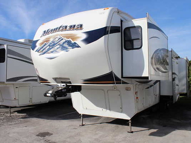 2010 Keystone Montana Photo