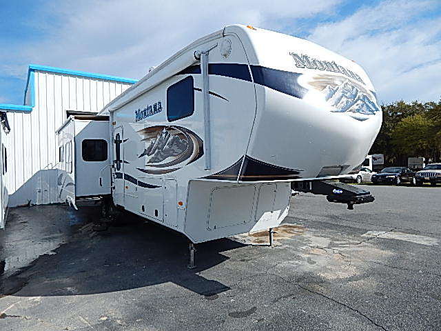 2011 Keystone Montana Photo