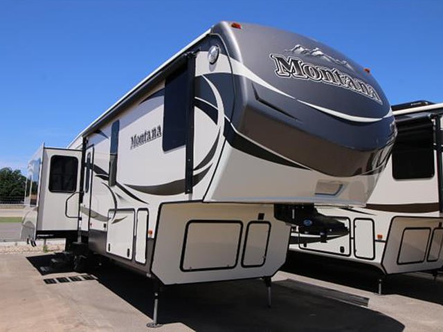 2016 Keystone Montana Photo