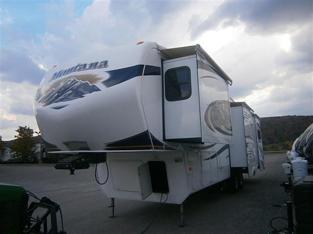 2010 Keystone Montana Photo