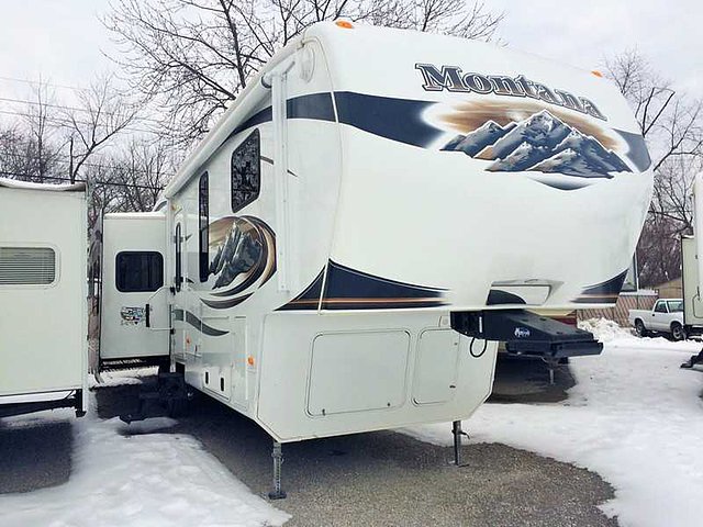 2011 Keystone Montana Photo