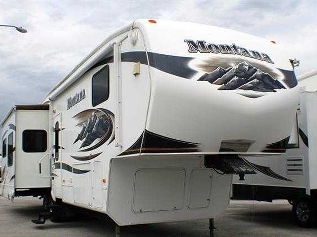 2010 Keystone Montana Photo